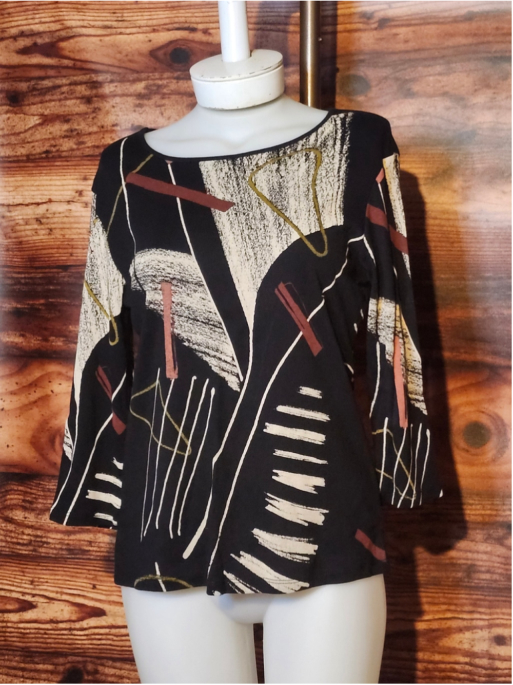 Women's Jess & Jane Long Sleeve Tee, Size S, Black and Beige Abstract Print